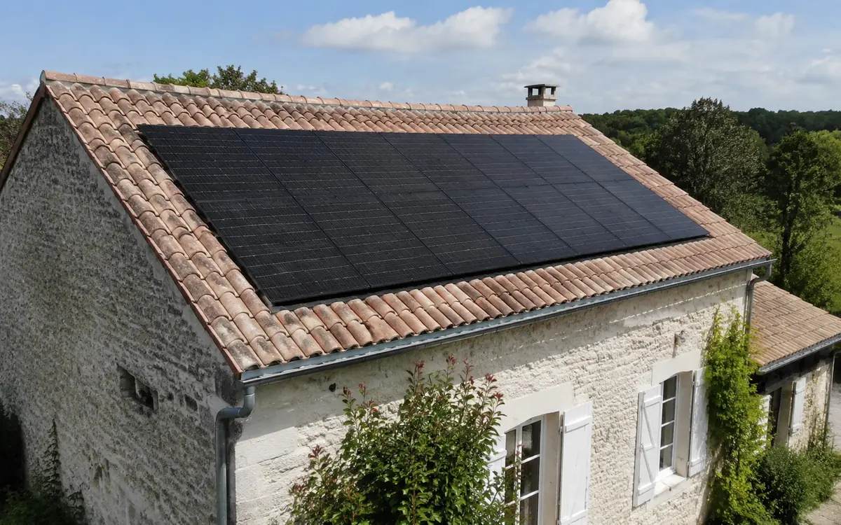 Panneaux solaires à Cognac : bien étudier votre toiture